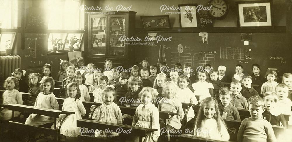Class of children in Holbrook Road School, 1920
