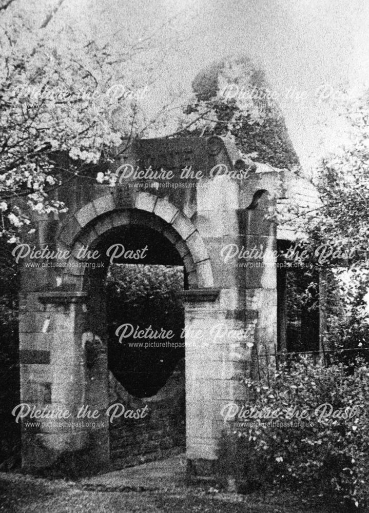 Howitt's Memorial Gate