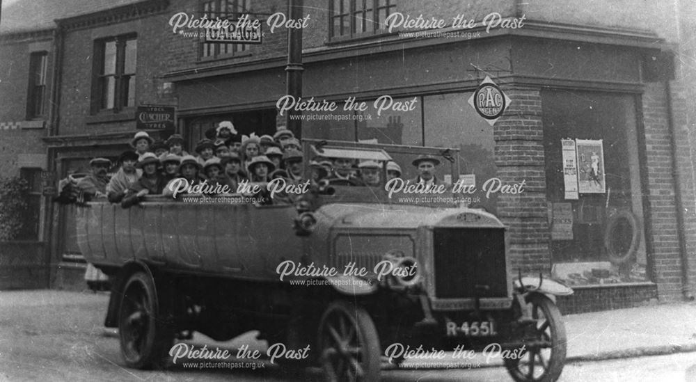 Charabanc outing from Ripley c1918