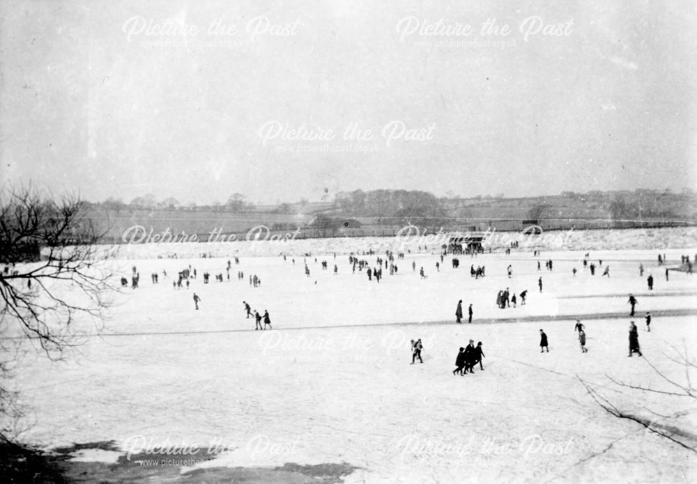 Skating on Butterley reservoir 1929
