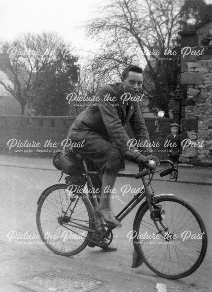 A member of the Notts and Derbys cycling club, c1926