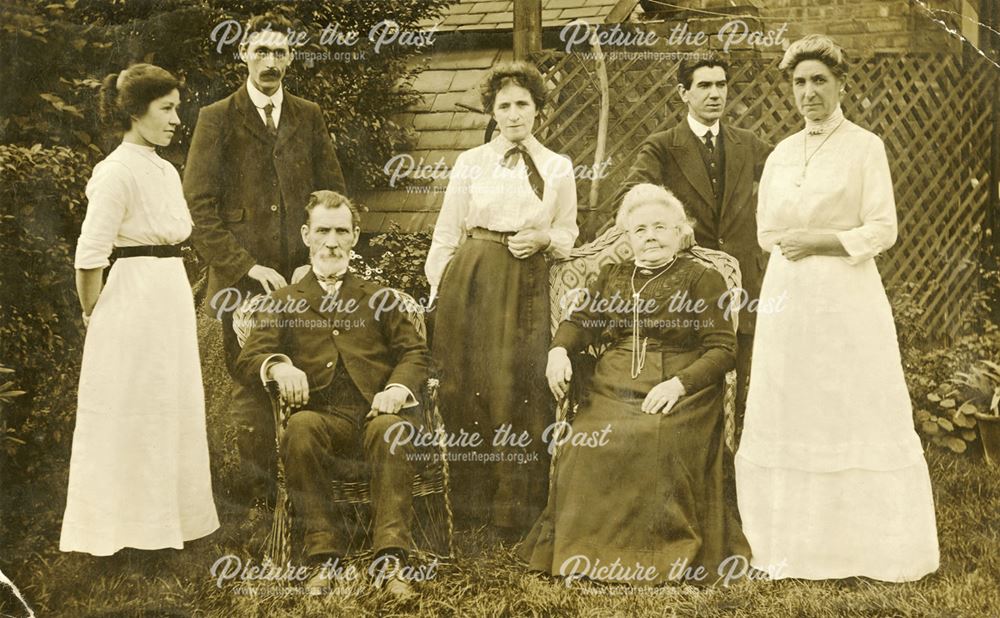 Eley Family, Derby Road, Heanor, c 1910s