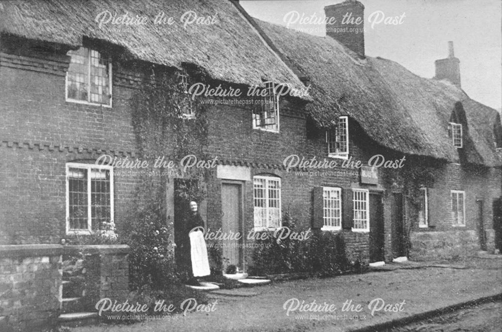 Thatched Cottages, Tamworth Street, Duffield, c 1900