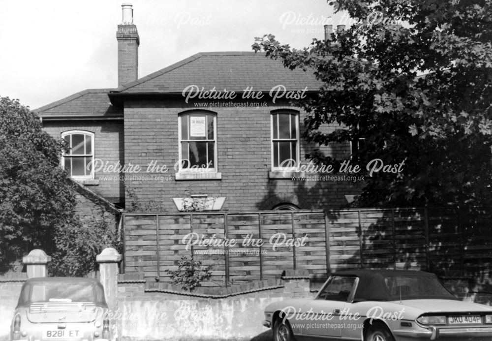 Old house at the bottom of Grosvenor Road, Ripley, 1976