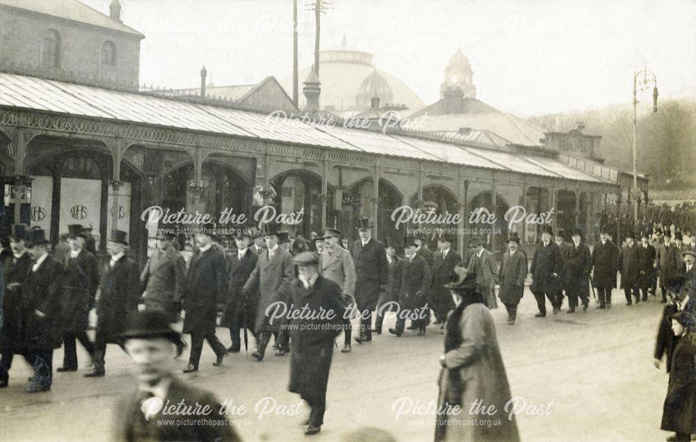 Mayoral Procession, The Quadrant, Buxton, 1917