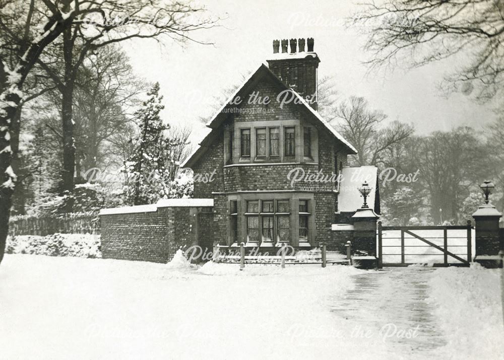 Unidentified lodge in the snow, Buxton