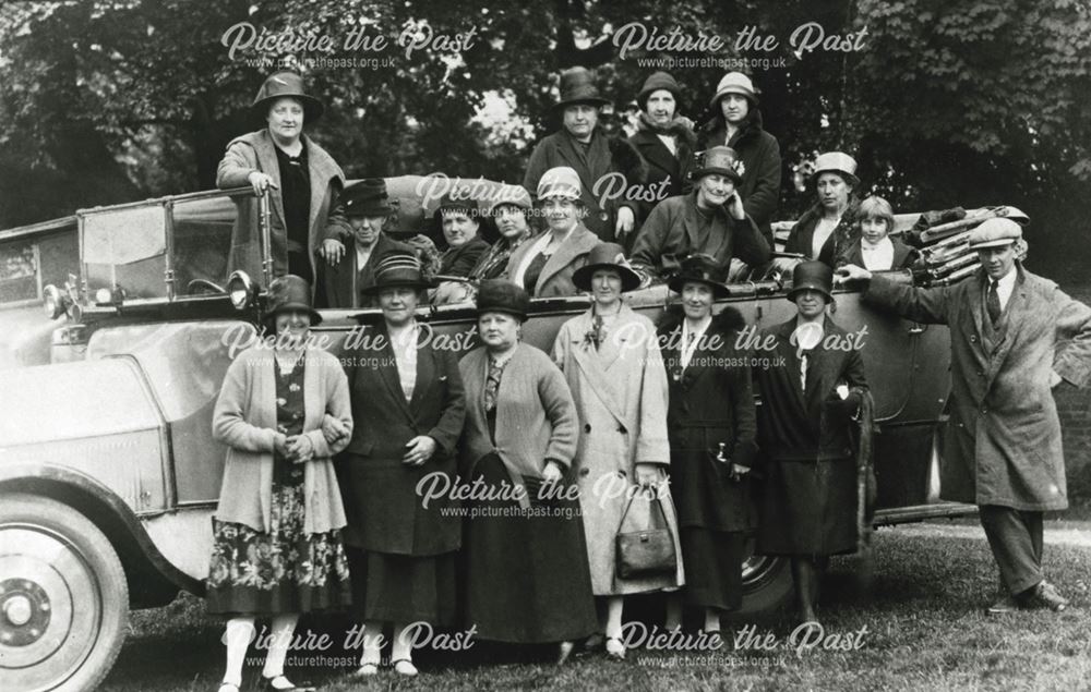 Ladies' charabanc outing, The Dukeries, 1927