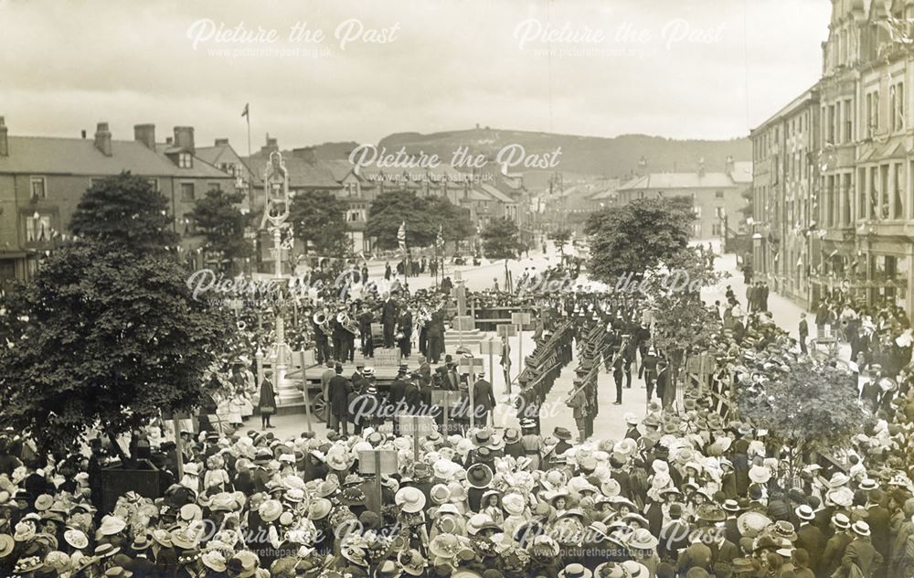 Crowds, soldiers and brass band in the Market place, Buxton