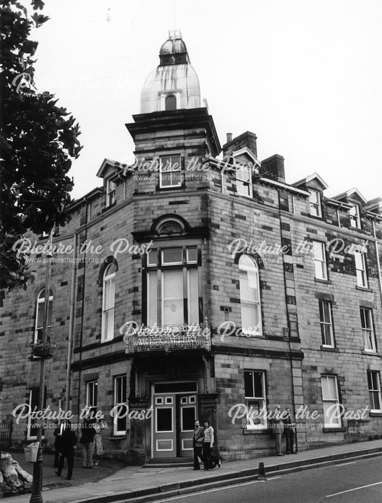 buxton museum and art gallery modern pic