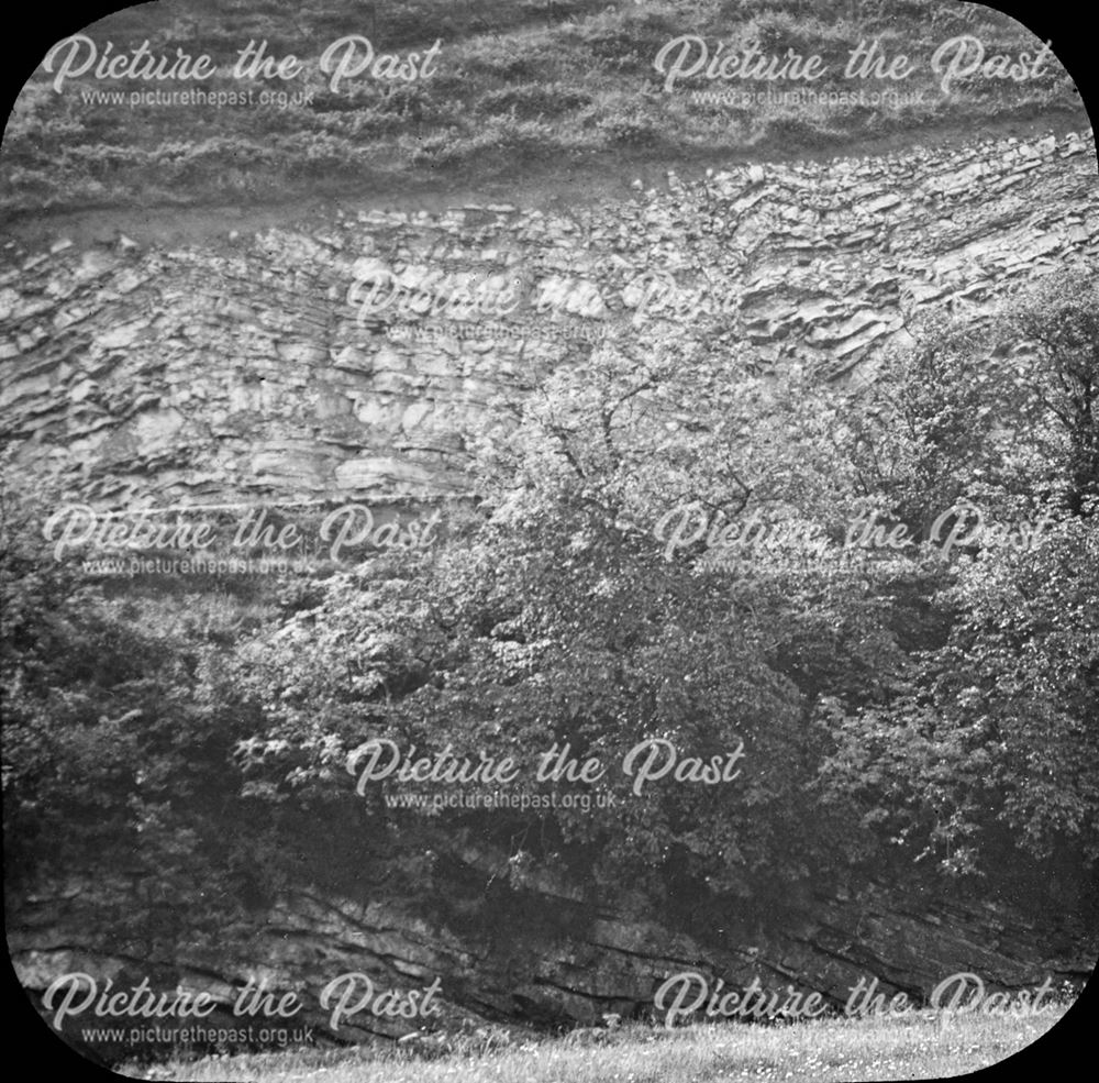 Crumpled strata, Manifold Valley