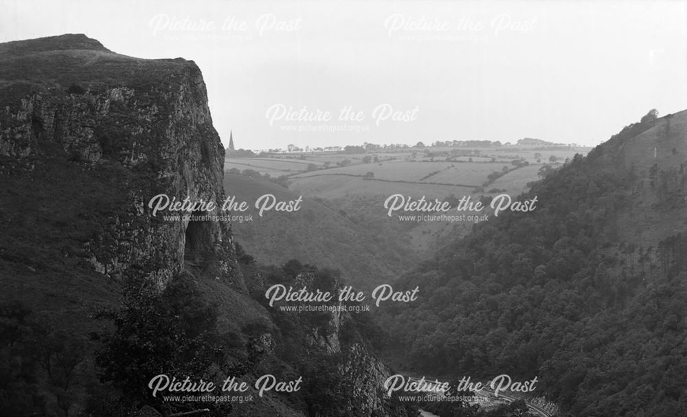 Thor's Cave, Manifold Valley