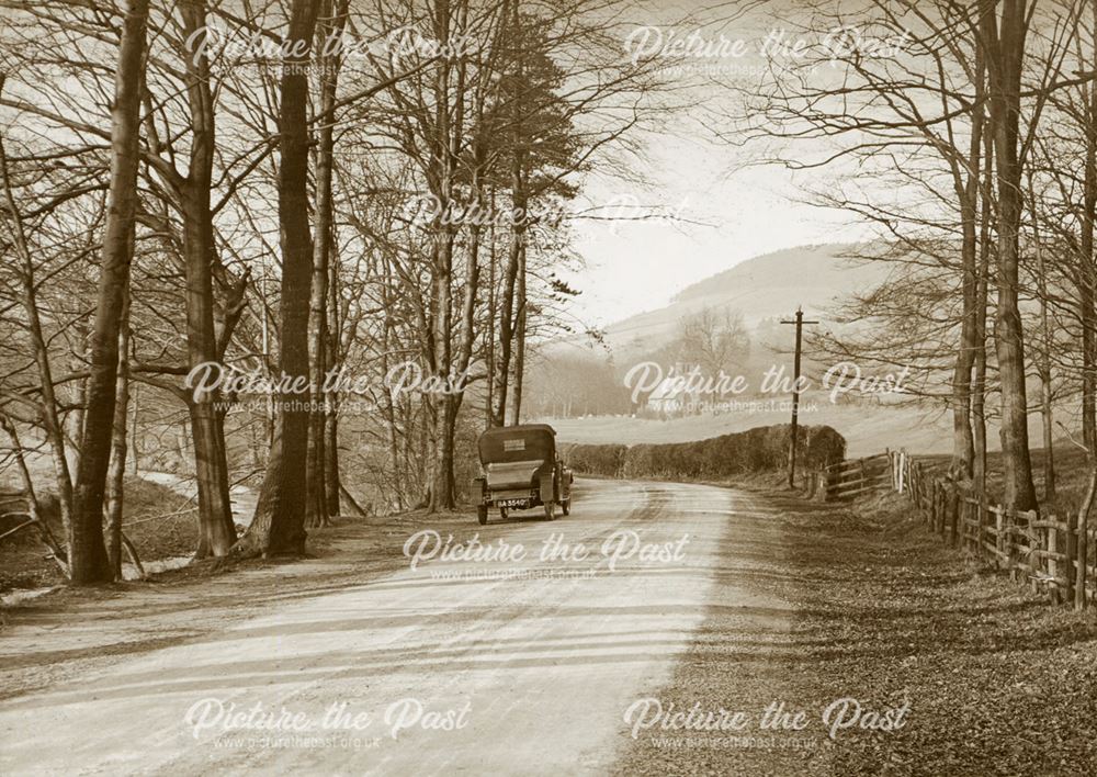 Approach to Derwent village from the south