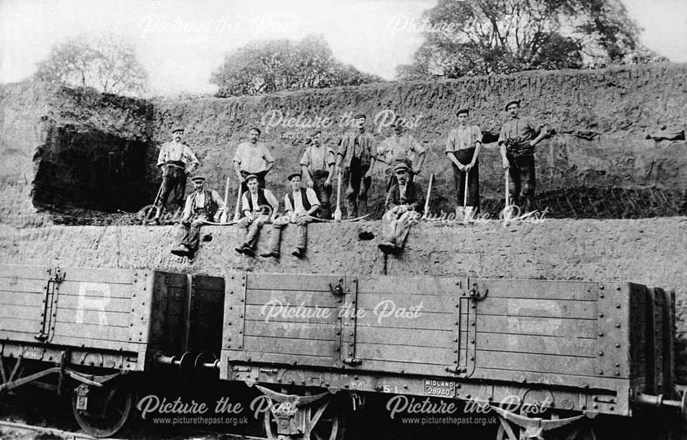 Workers in a Midland Railways(?) cutting, Shirebrook