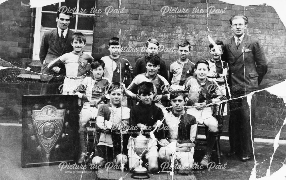 Football Team with Doe Lea shield