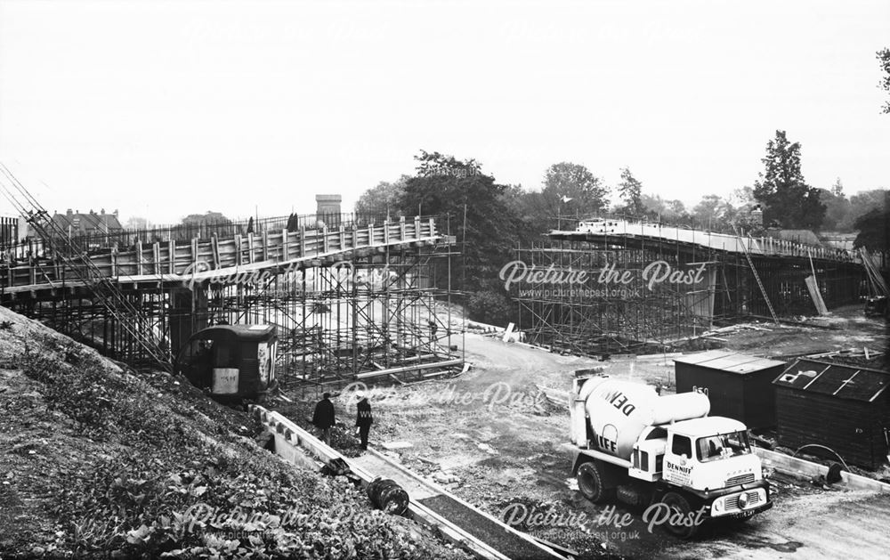 Construction of a footbridge on Markham Road