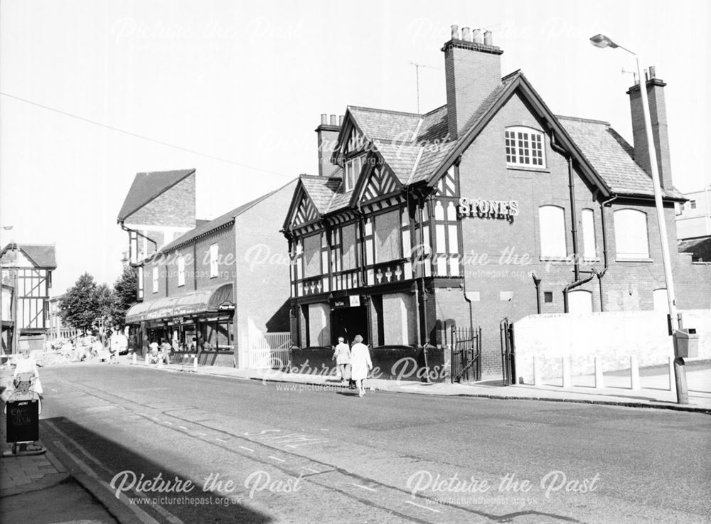 Vicar Lane looking towards the Market Place showing the Red Lion boarded-up.