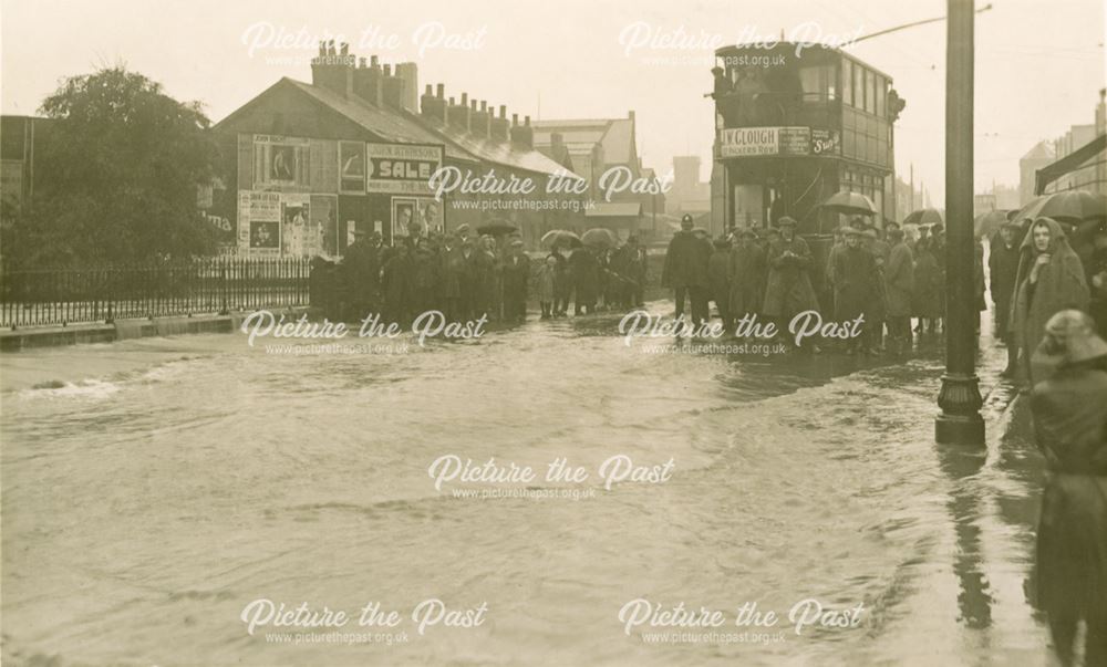 Flooding on Chatsworth Road 1922
