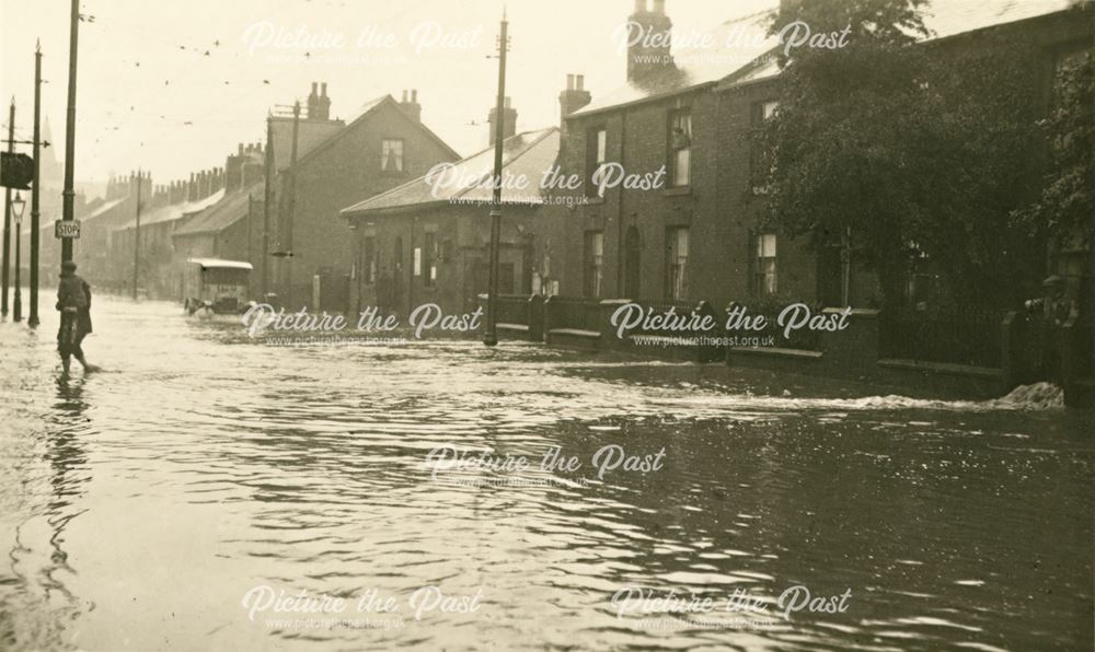 Flooding on Chatsworth Road 1922