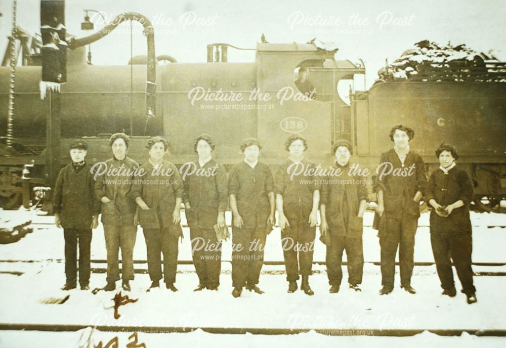 Cleaning Ladies at Staveley Engine Sheds, Lowgates during World War 1