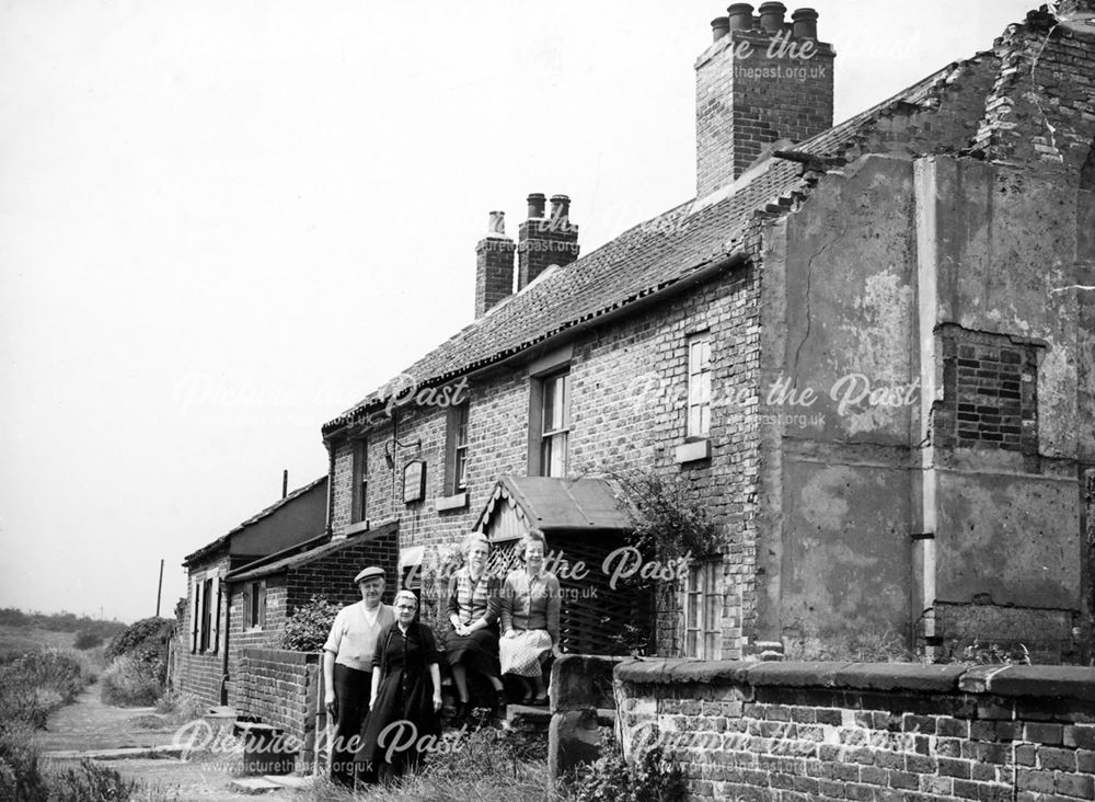 Canal Tavern, Canal Row, Staveley, c 1940