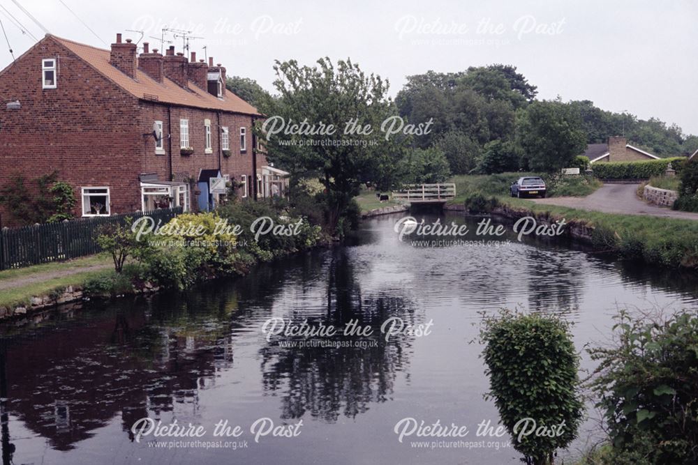 Chesterfield Canal at Turnerwood, Thorpe Salvin, 1991