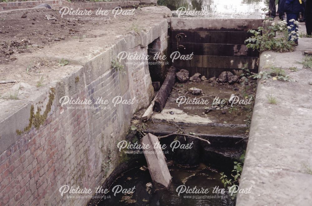 Wheeldon Mill Lock on the Chesterfield Canal, Brimington, 1991