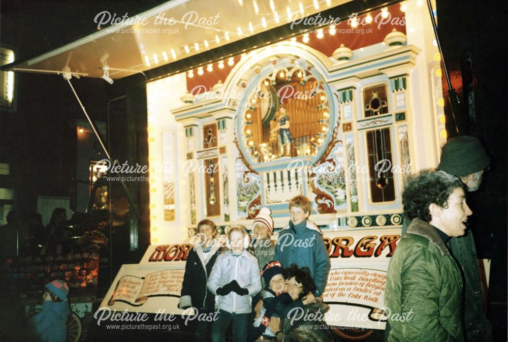 Late night Christmas Shopping, Ashbourne, Fairground organ