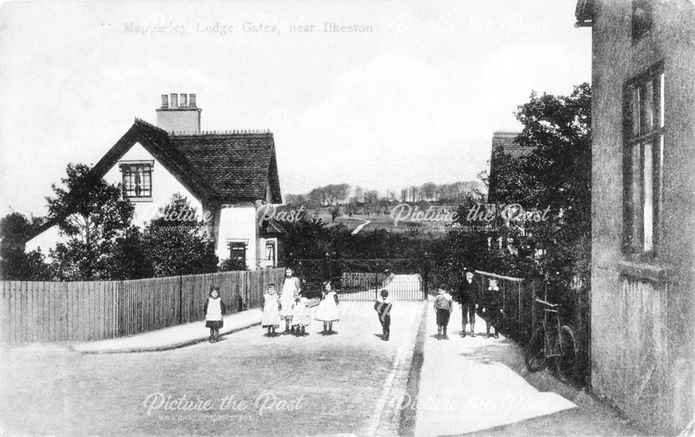 Mapperley Lodges and gates, Mapperley Village