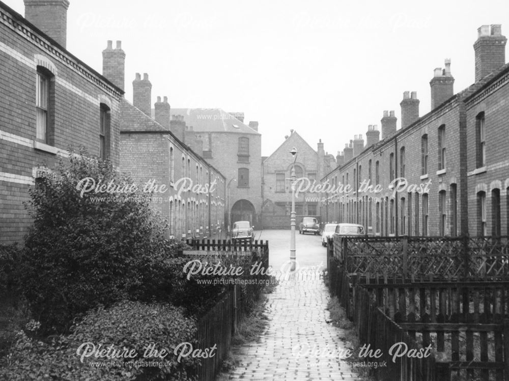 Trafalgar Square, Long Eaton