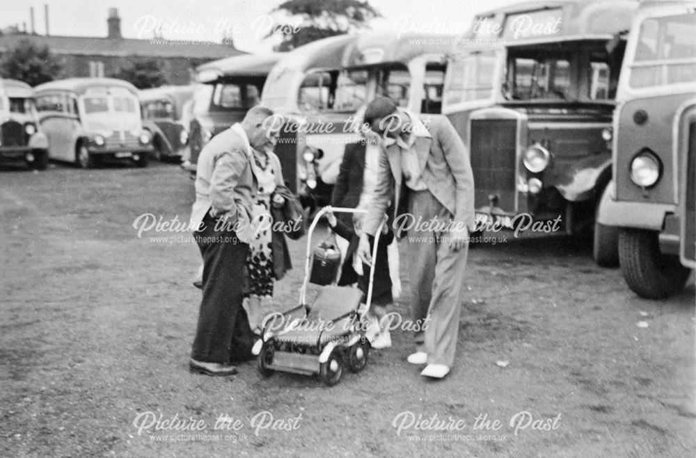 Holidaymakers from Langley Mill, Cleethorpes, Lincolnshire, 1951