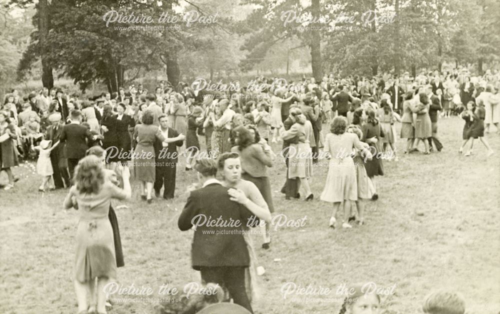 VE Day at the Beauty Spot,  Ilkeston, 1946