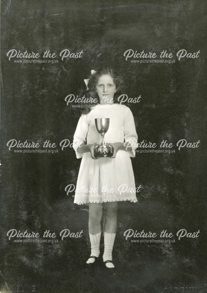 Prize Pupil Molly Hassall, National School, Claye Street, Long Eaton, 1924