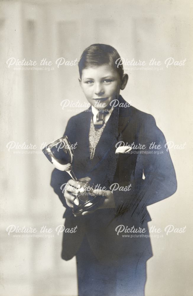 Vivian M Longland, Prize Pupil, National School, Claye Street, Long Eaton, 1927