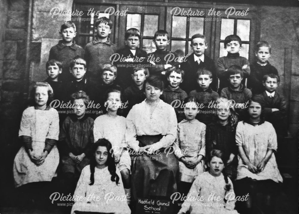 Hadfield Council School -Day School Class