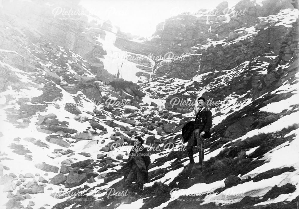 Kinder Scout - Kinder Downfall in winter