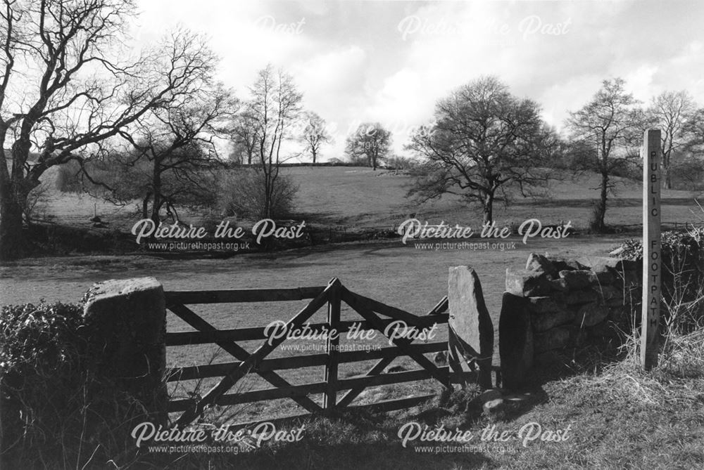 Footpath and stile near to Chapel House Farm