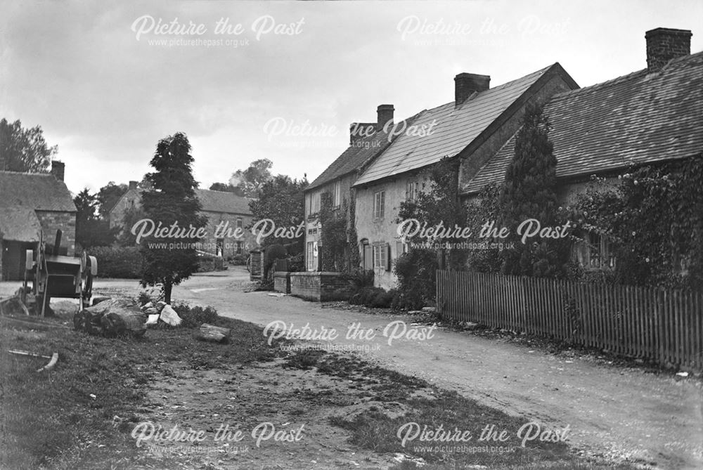Kniveton Village Street, showing the post office and pub