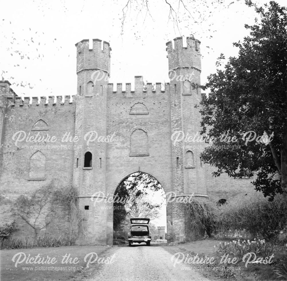 Bladen Castle entrance