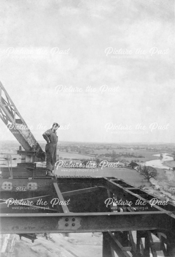 Willington Power Station, Man standing on a gantry overlooking the River Trent