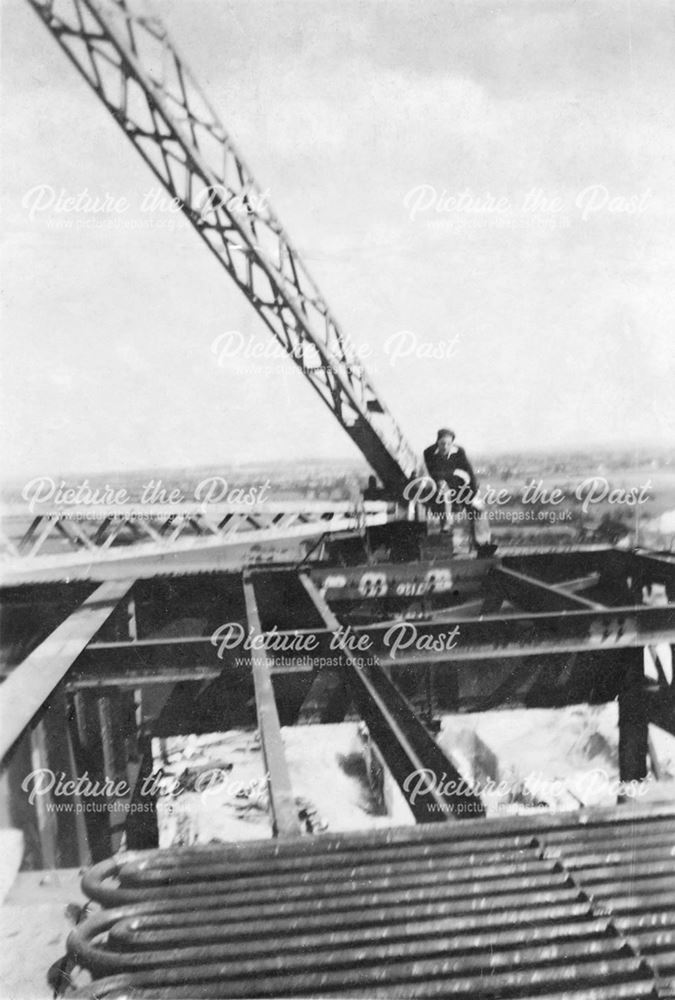 Willington Power Station, Man standing on a gantry overlooking the River Trent