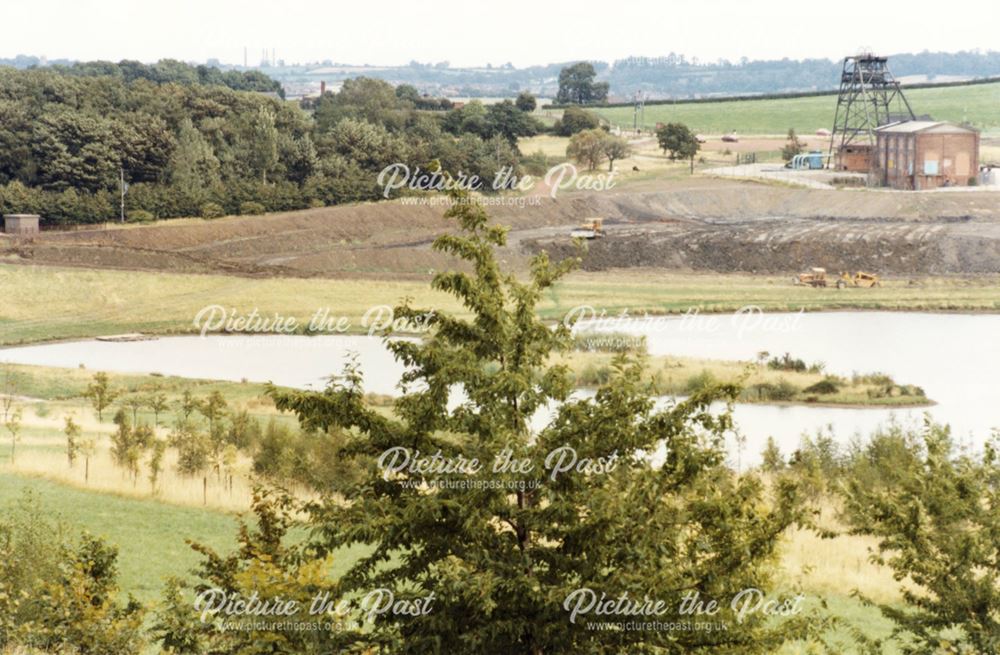 Shipley Lake and the remains of Woodside Colliery, Shipley, 1984