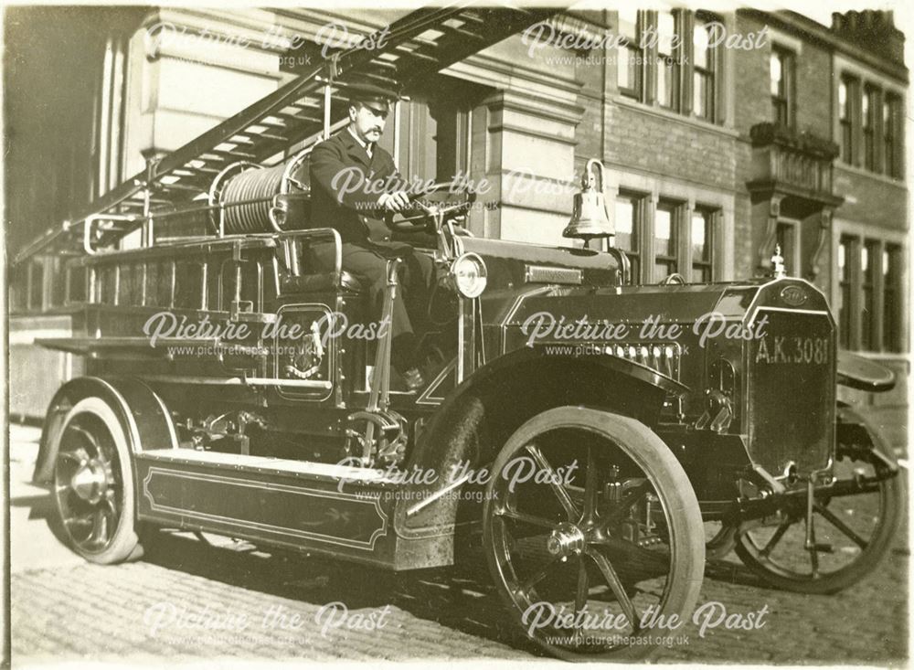 Dennis fire engine, Bradford, c1913-14?