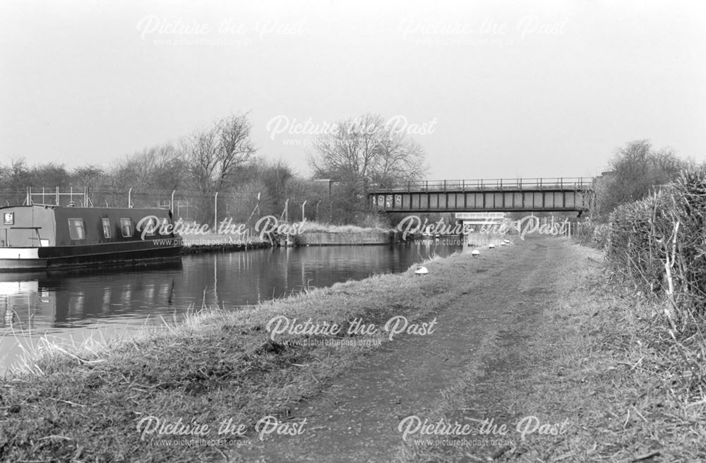 Railway bridge over the canal