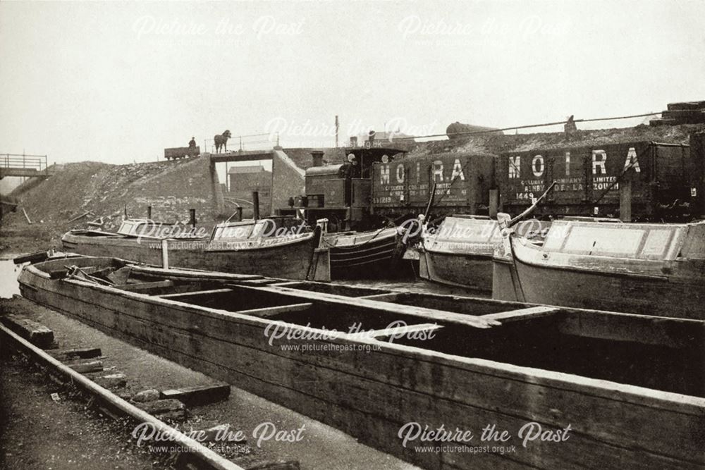 Canal boats at Reservoir Colliery, Ashby Woulds, Leicestershire, 1919