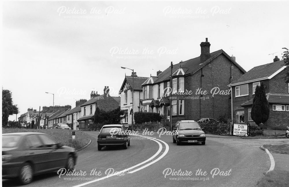 Housing on Kilburn Lane and entrance