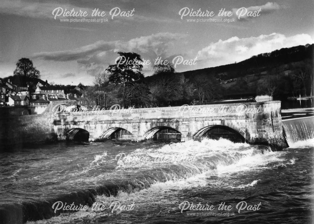 Horseshoe Weir and sluice Gates, Belper