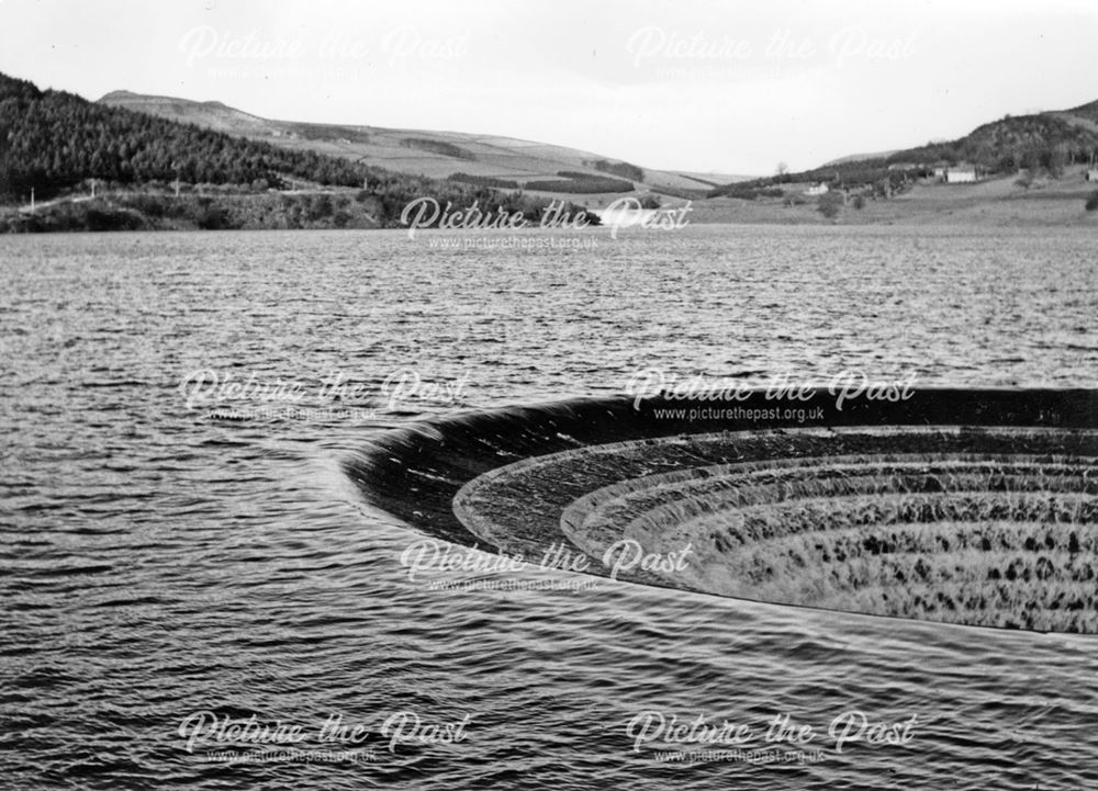 Weir near the dam on Ladybower reservoir