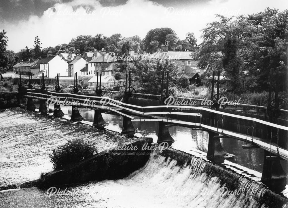 Weir on River Derwent, Darley Abbey near Derby