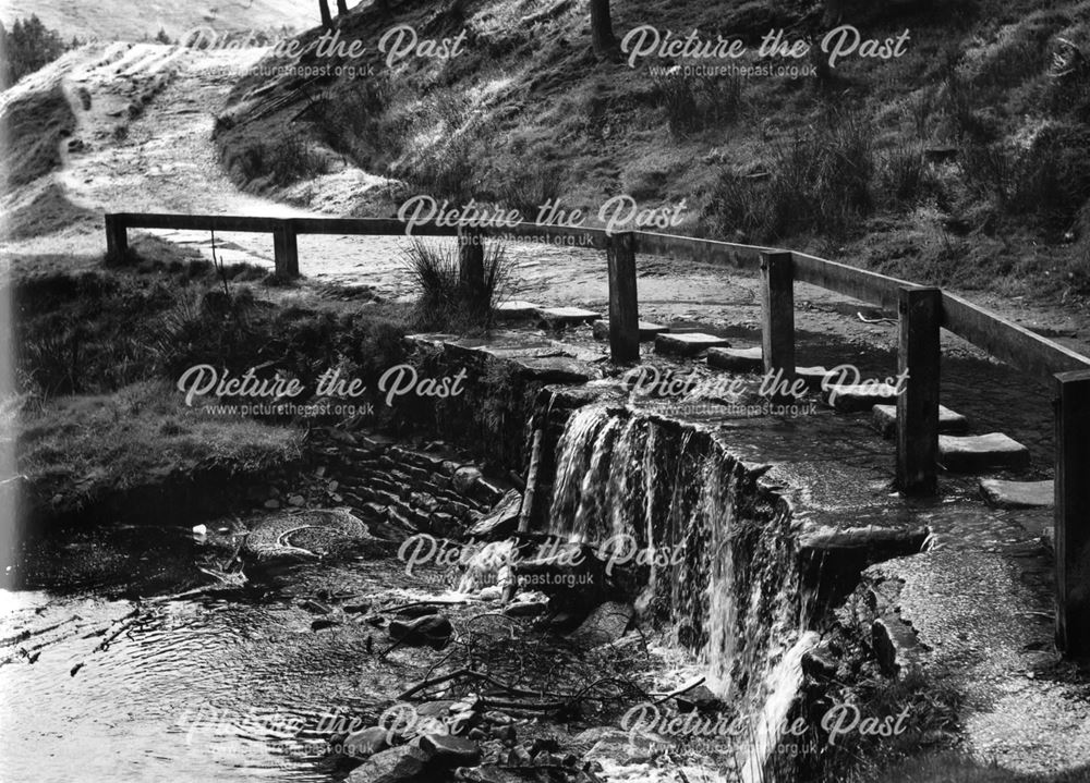 Weir and stepping stones, Linch Cough, Howden Reservoir