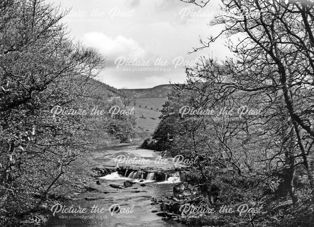 Weir on River Derwent at Yorkshire Bridge